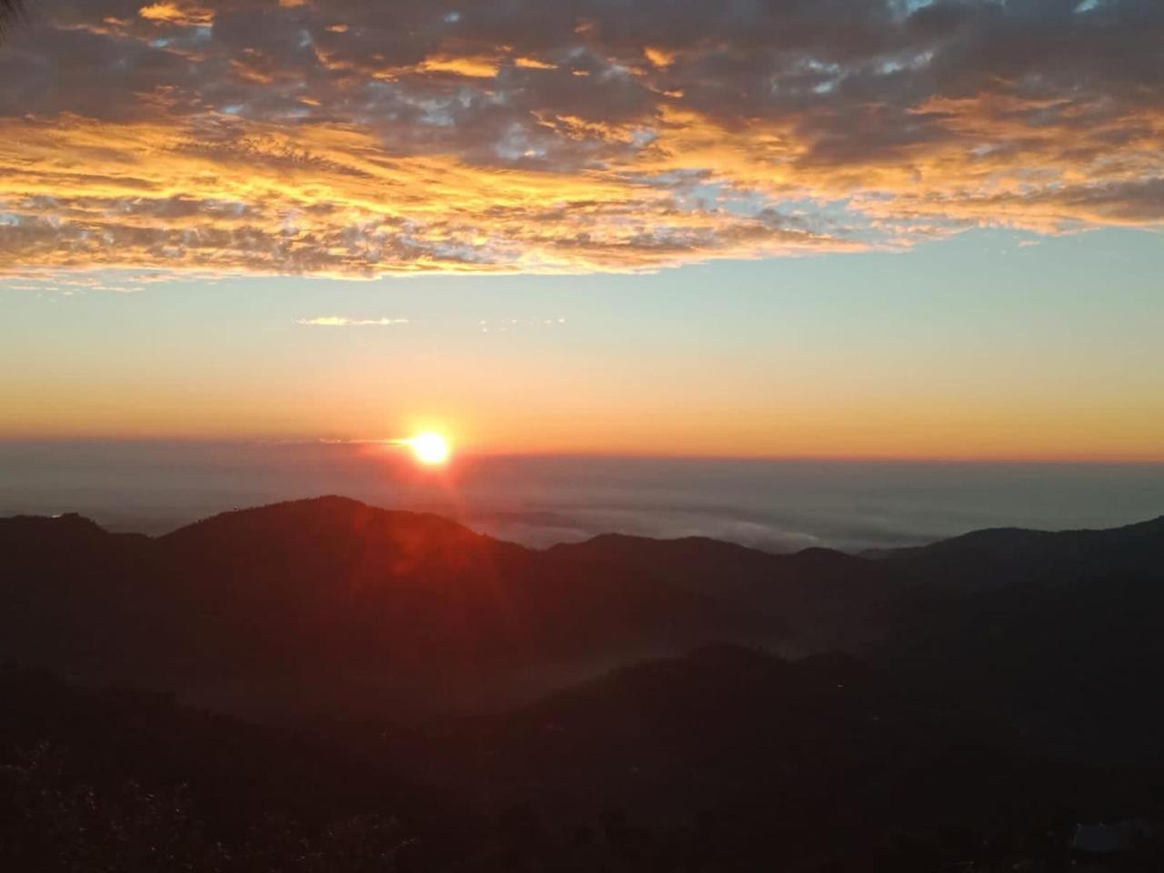 The Western Heights I Serviced Apartments I Pvt Balcony I Lift I Peacefull Area I Family Accomodation I Kasauli I By Exotic Stays Bagian luar foto