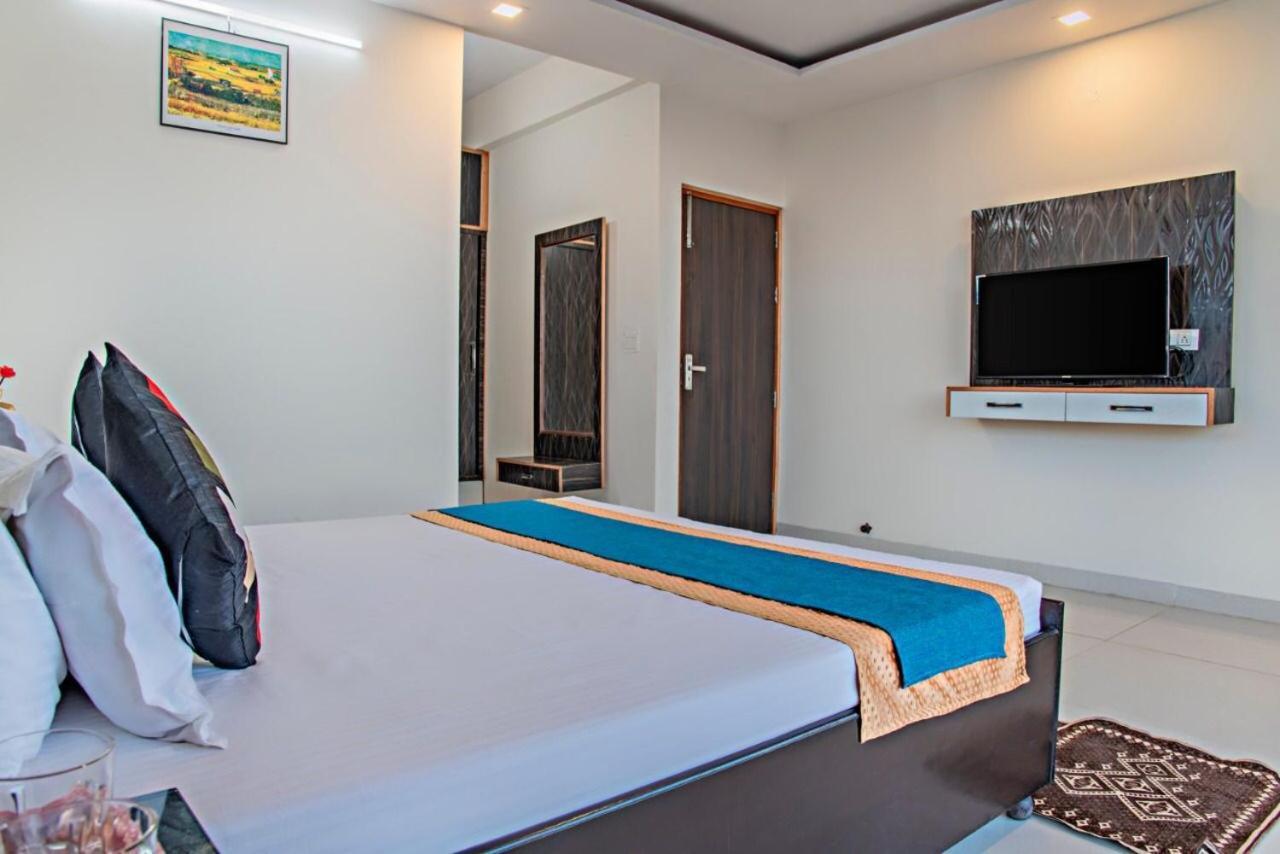 The Western Heights I Serviced Apartments I Pvt Balcony I Lift I Peacefull Area I Family Accomodation I Kasauli I By Exotic Stays Bagian luar foto