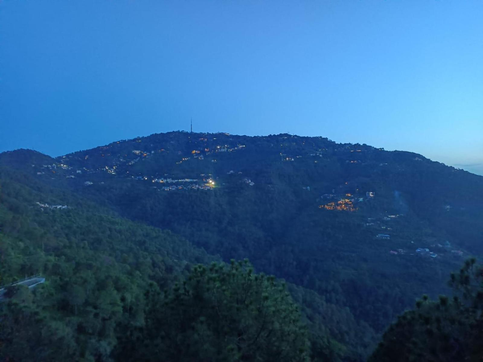 The Western Heights I Serviced Apartments I Pvt Balcony I Lift I Peacefull Area I Family Accomodation I Kasauli I By Exotic Stays Bagian luar foto